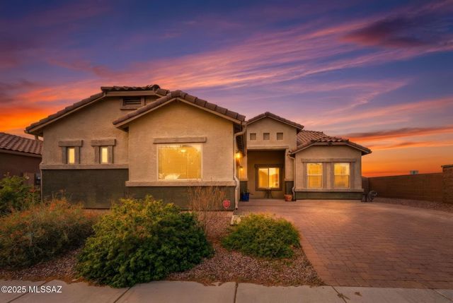 9625 N Hebden Way, Marana, AZ 85653