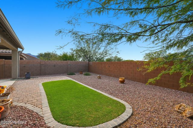 9625 N Hebden Way, Marana, AZ 85653