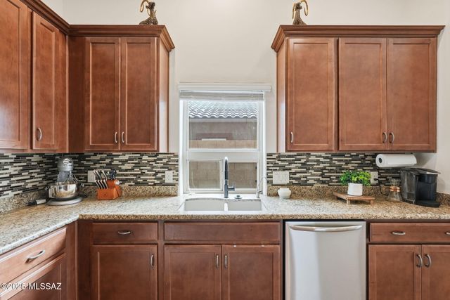 9625 N Hebden Way, Marana, AZ 85653