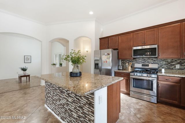 9625 N Hebden Way, Marana, AZ 85653