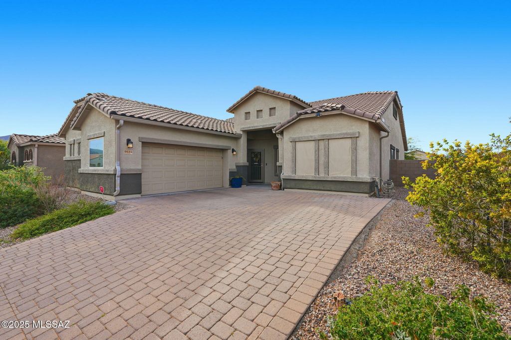 9625 N Hebden Way, Marana, AZ 85653