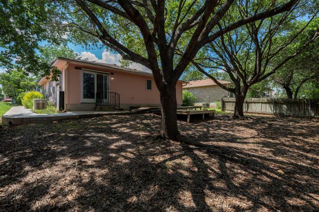 144 FALL CREEK DR, Kyle, TX 78640
