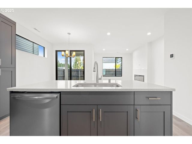 5029 Ne 113TH Loop, Vancouver, WA 98686