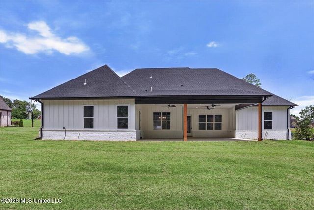 217 Byhalia Creek Farms Road, Byhalia, MS 38611