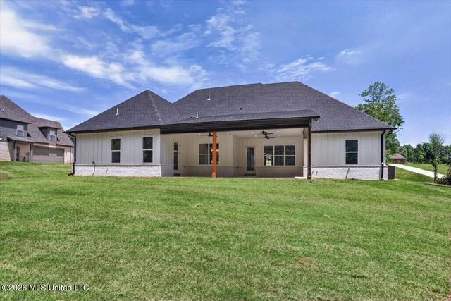 217 Byhalia Creek Farms Road, Byhalia, MS 38611