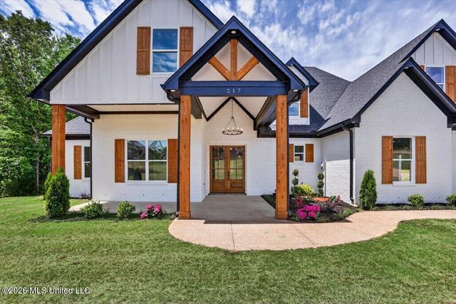 217 Byhalia Creek Farms Road, Byhalia, MS 38611