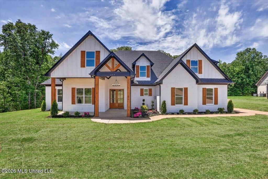 217 Byhalia Creek Farms Road, Byhalia, MS 38611