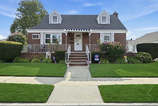 81 Franklin Street, Elmont, NY 11003
