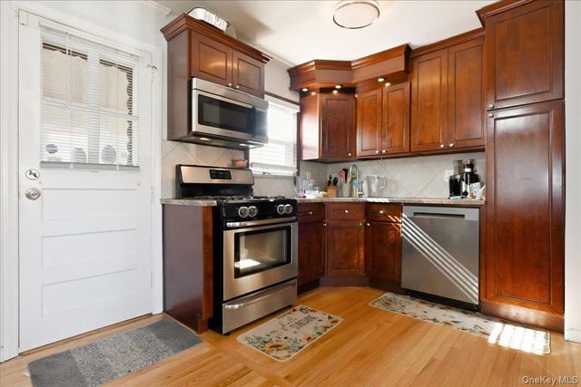 81 Franklin Street, Elmont, NY 11003