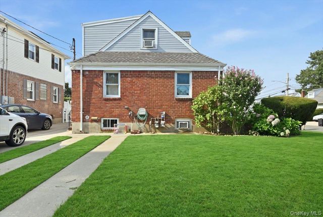 81 Franklin Street, Elmont, NY 11003