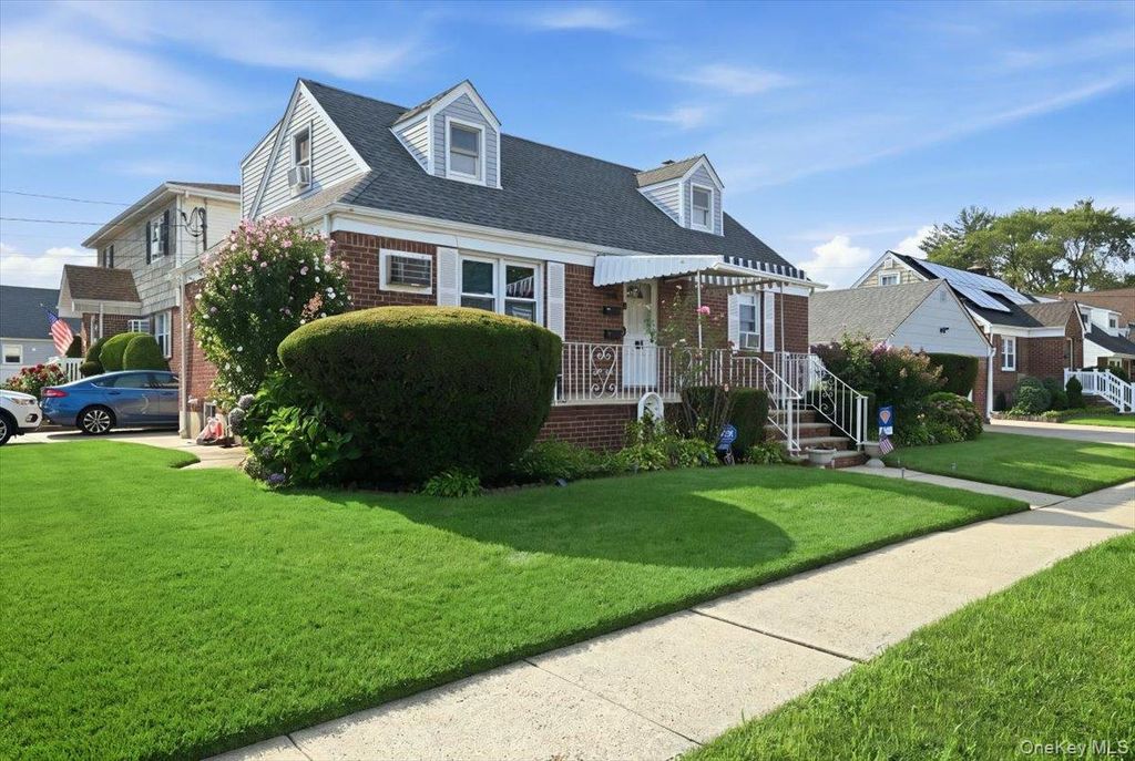 81 Franklin Street, Elmont, NY 11003 — exterior