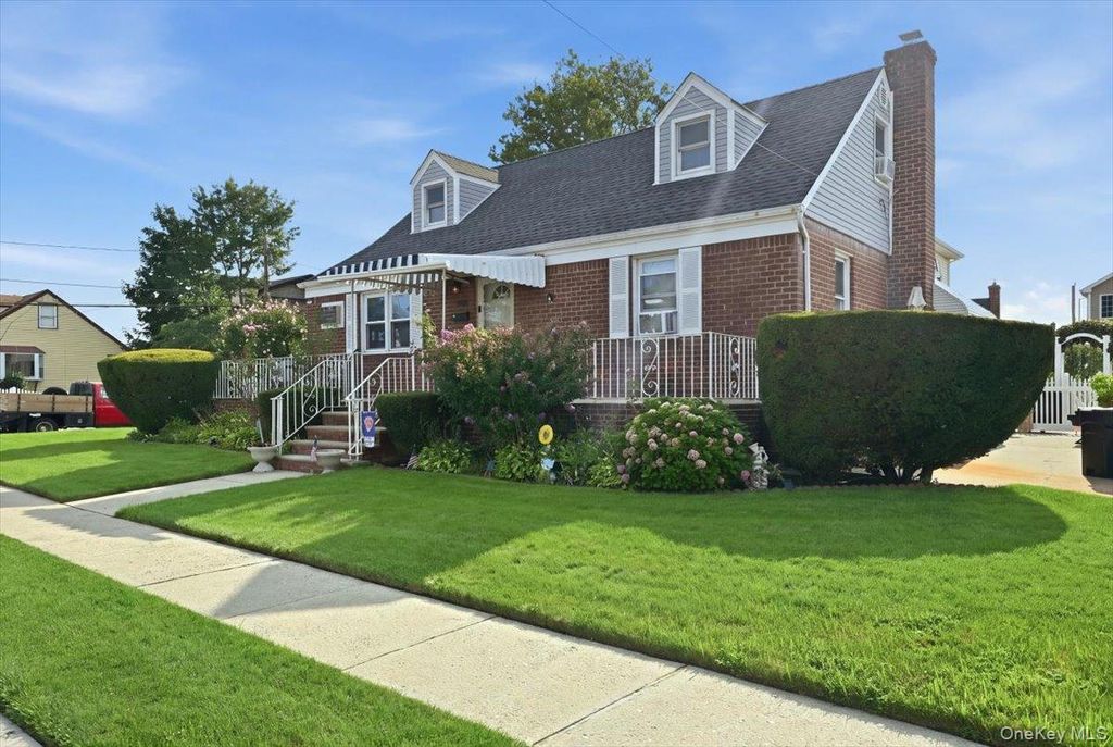 81 Franklin Street, Elmont, NY 11003 — photo 3