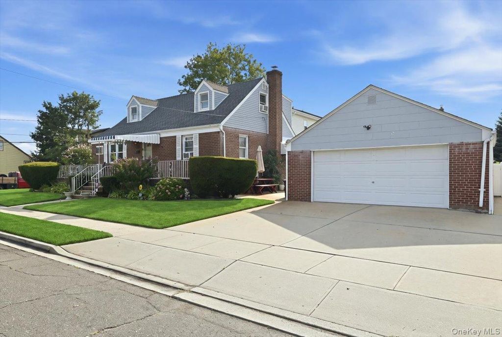 81 Franklin Street, Elmont, NY 11003 — photo 4