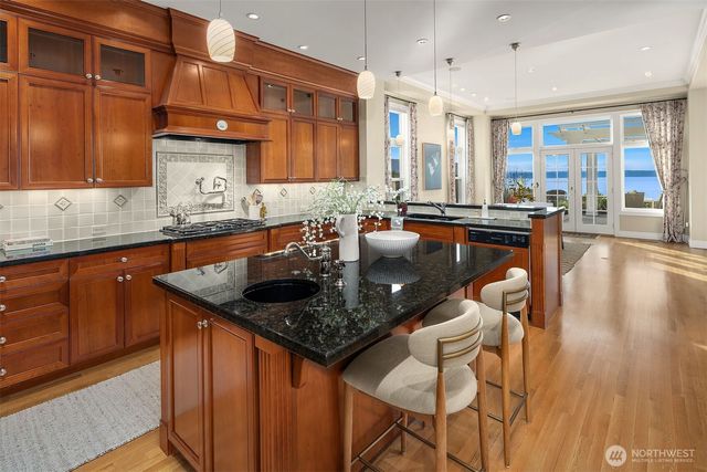 2629 46th Avenue W, Seattle, WA 98199