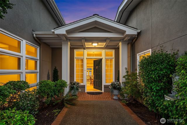 2629 46th Avenue W, Seattle, WA 98199