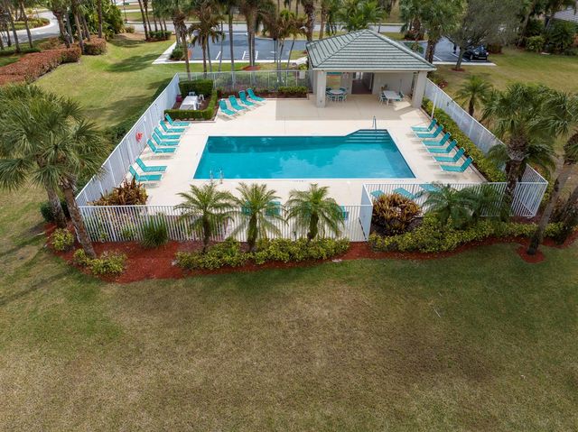 625 SW Long Key Court, Port St. Lucie, FL 34986