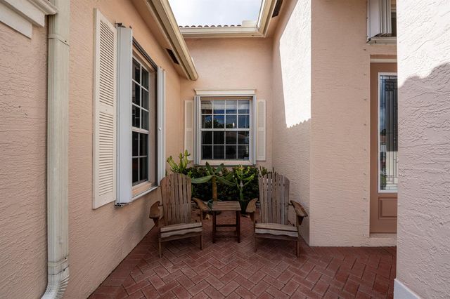 625 SW Long Key Court, Port St. Lucie, FL 34986