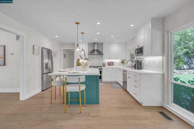 235 Appalachian Dr, Martinez, CA 94553