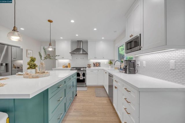 235 Appalachian Dr, Martinez, CA 94553