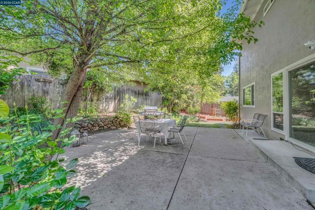 235 Appalachian Dr, Martinez, CA 94553
