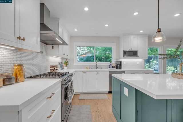235 Appalachian Dr, Martinez, CA 94553