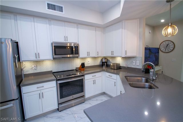 244 Indies DR E 101, Naples, FL 34114