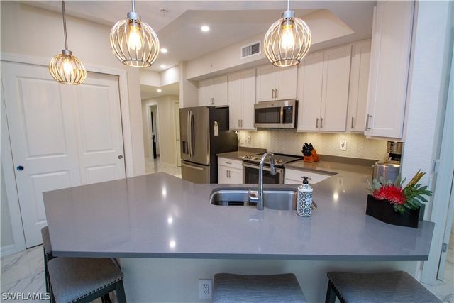 244 Indies DR E 101, Naples, FL 34114