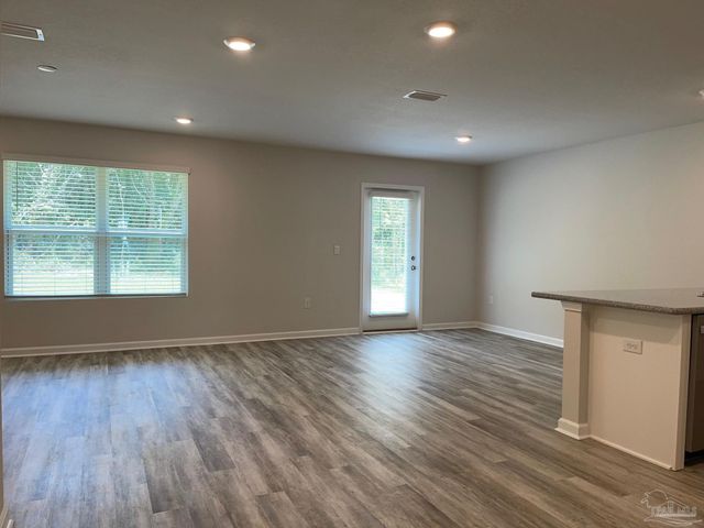 8665 Pathstone Blvd, Pensacola, FL 32526