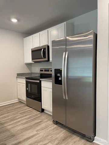 8665 Pathstone Blvd, Pensacola, FL 32526