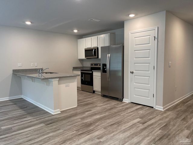 8665 Pathstone Blvd, Pensacola, FL 32526