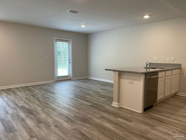 8665 Pathstone Blvd, Pensacola, FL 32526