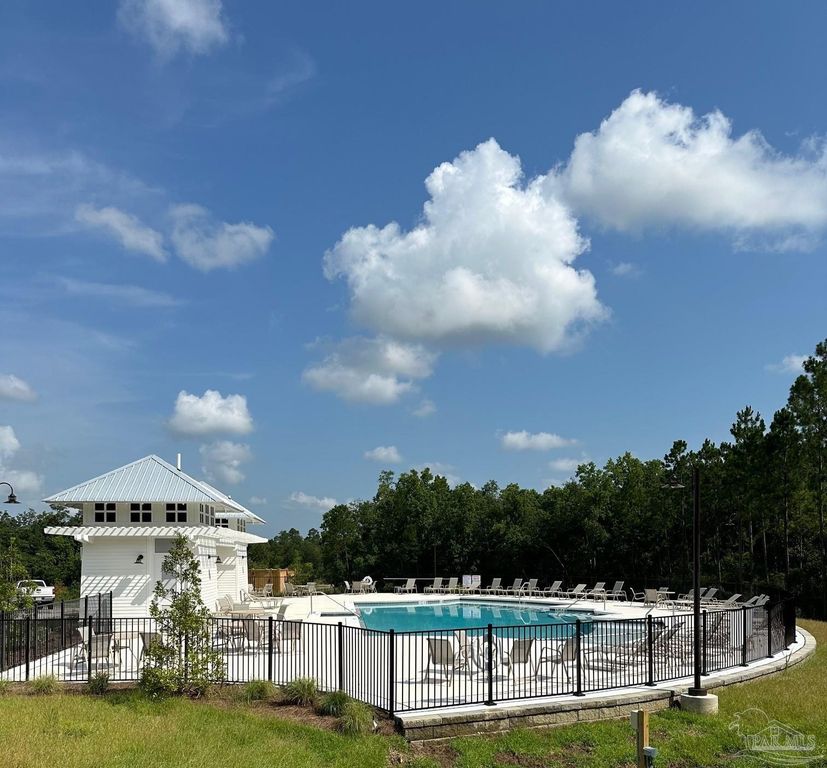 8665 Pathstone Blvd, Pensacola, FL 32526