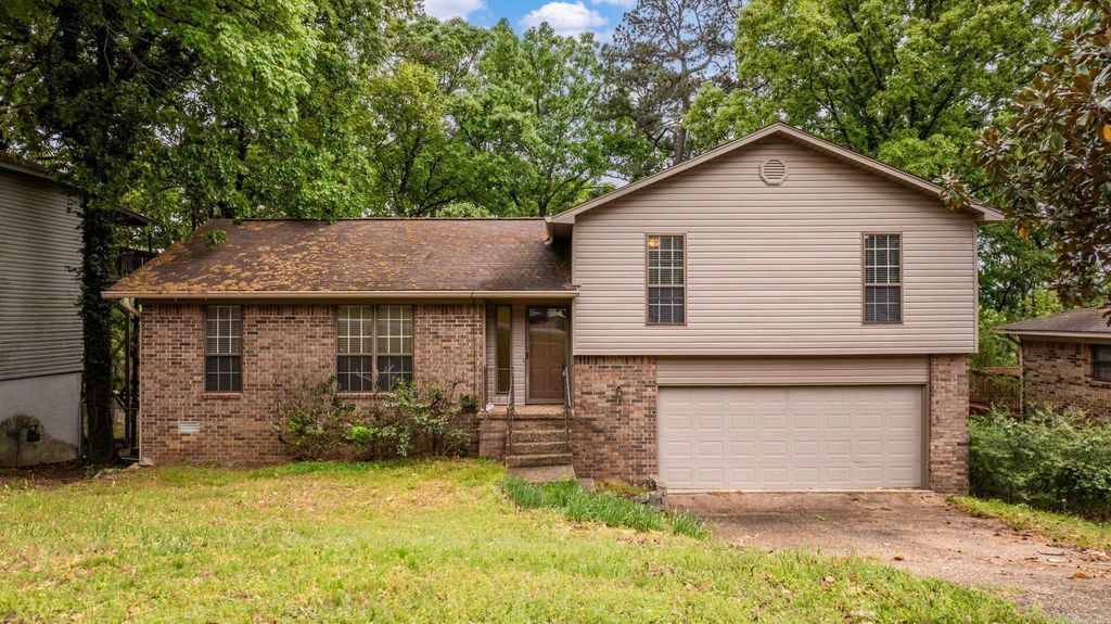 12601 Pleasant Forest Drive, Little Rock, AR 72212