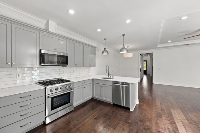 9042 Berry Farms Xing, Franklin, TN 37064