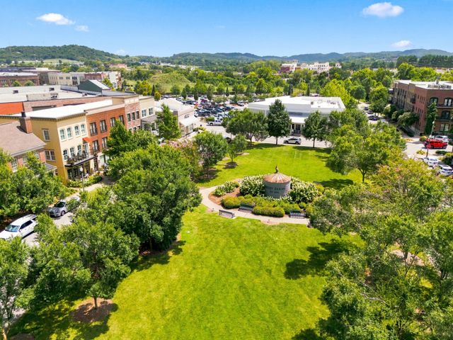 9042 Berry Farms Xing, Franklin, TN 37064