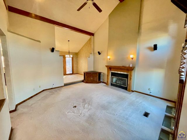 1556 SW Cheyenne Hills RD, Topeka, KS 66604