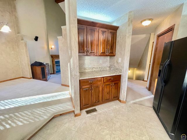 1556 SW Cheyenne Hills RD, Topeka, KS 66604