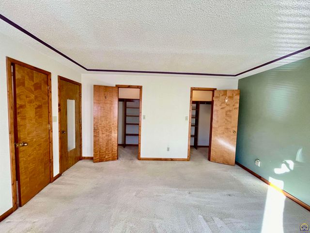 1556 SW Cheyenne Hills RD, Topeka, KS 66604