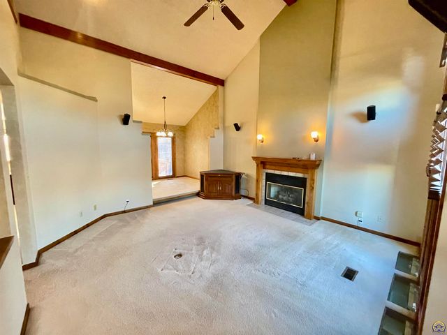 1556 SW Cheyenne Hills RD, Topeka, KS 66604