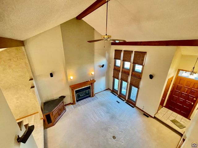 1556 SW Cheyenne Hills RD, Topeka, KS 66604