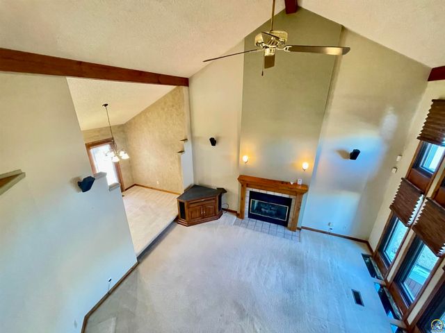 1556 SW Cheyenne Hills RD, Topeka, KS 66604