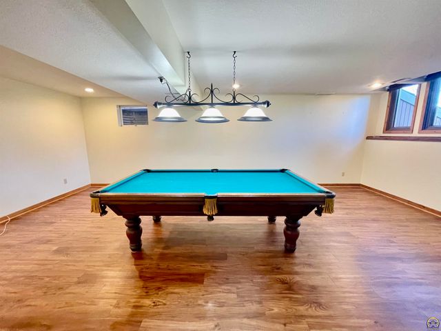 1556 SW Cheyenne Hills RD, Topeka, KS 66604