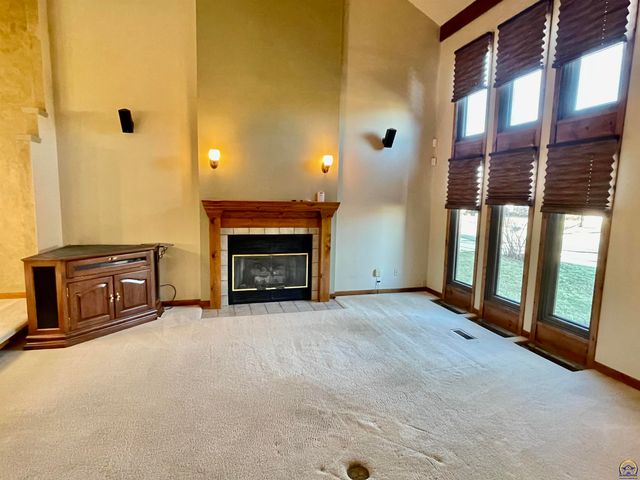 1556 SW Cheyenne Hills RD, Topeka, KS 66604