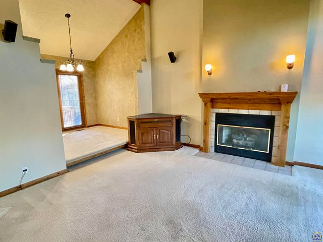 1556 SW Cheyenne Hills RD, Topeka, KS 66604