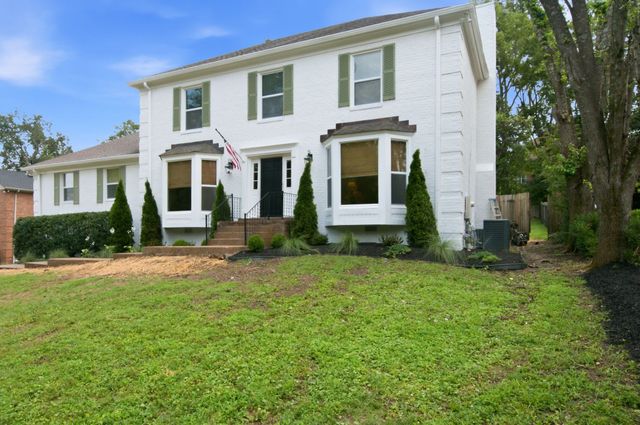 8005 Montcastle Dr, Nashville, TN 37221