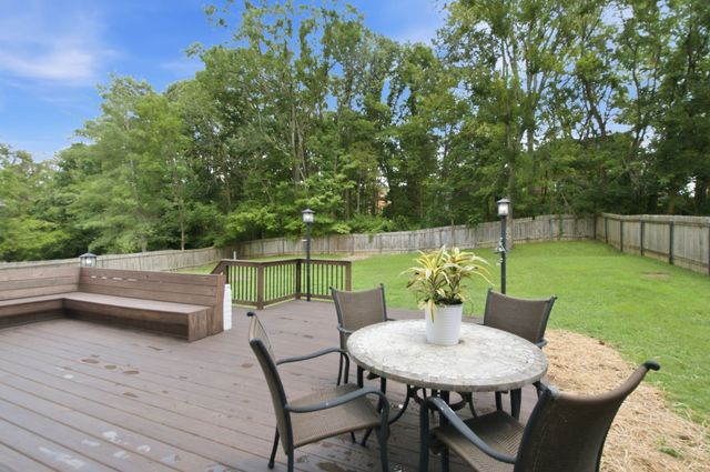 8005 Montcastle Dr, Nashville, TN 37221