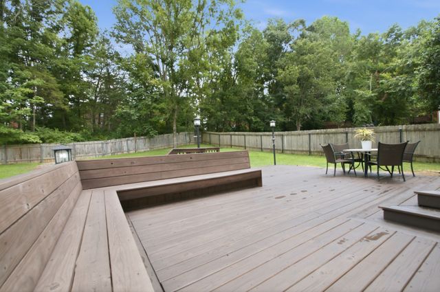 8005 Montcastle Dr, Nashville, TN 37221