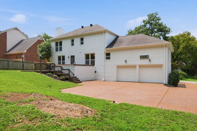 8005 Montcastle Dr, Nashville, TN 37221
