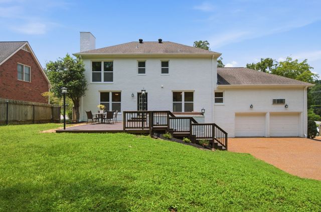 8005 Montcastle Dr, Nashville, TN 37221