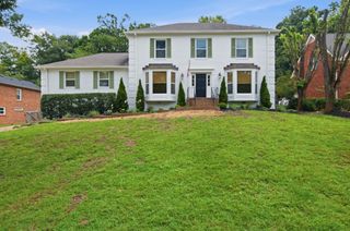 8005 Montcastle Dr, Nashville, TN 37221